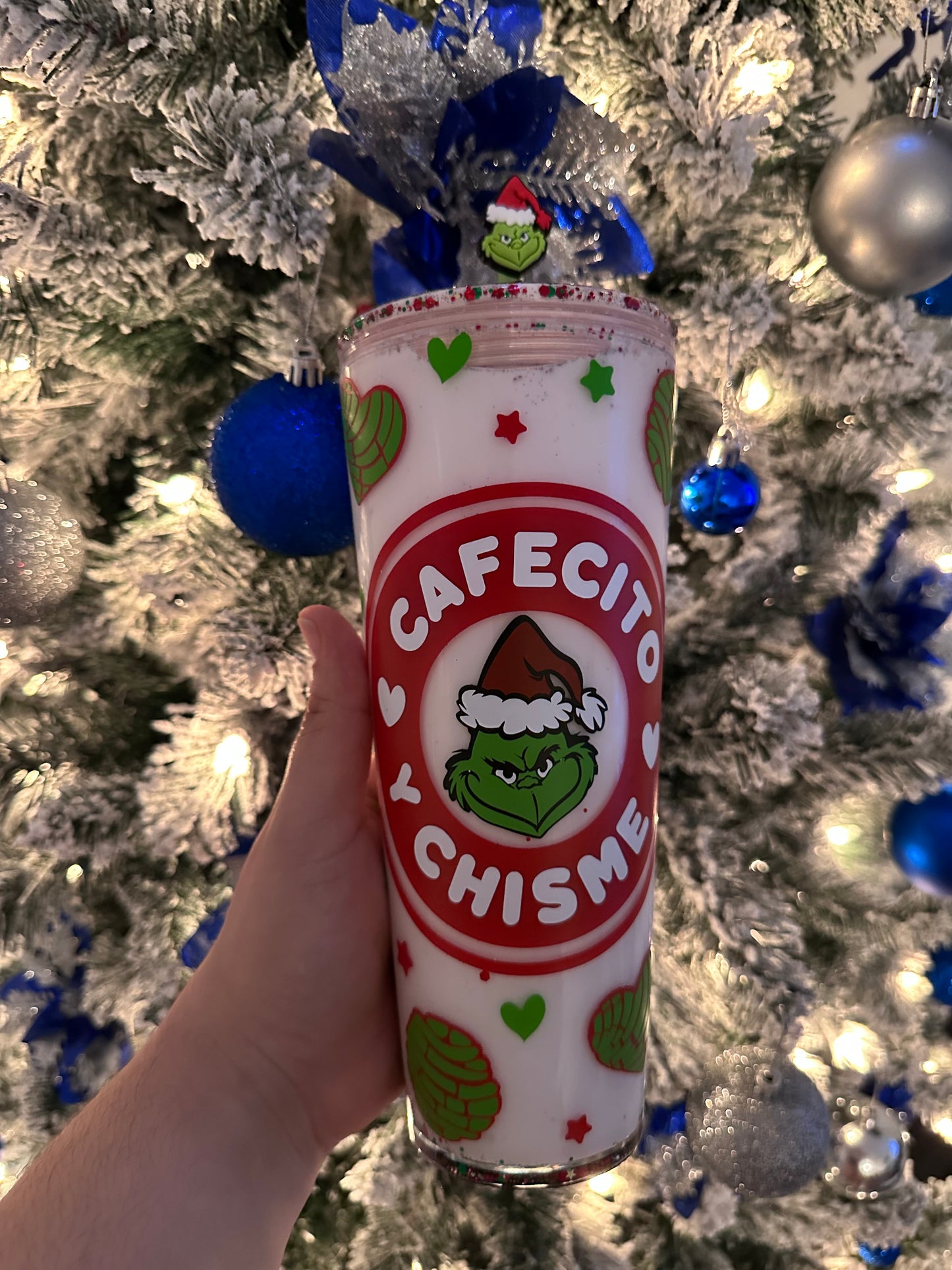 Grinch Cafecito y Chisme Snowglobe Tumbler